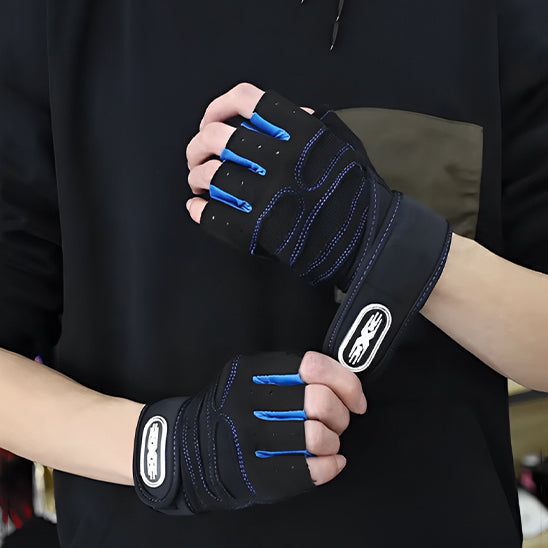 Photo de gants musculation POWERFIT™ respirants pour hommes et femmes, conçus pour la gym et l’haltérophilie."